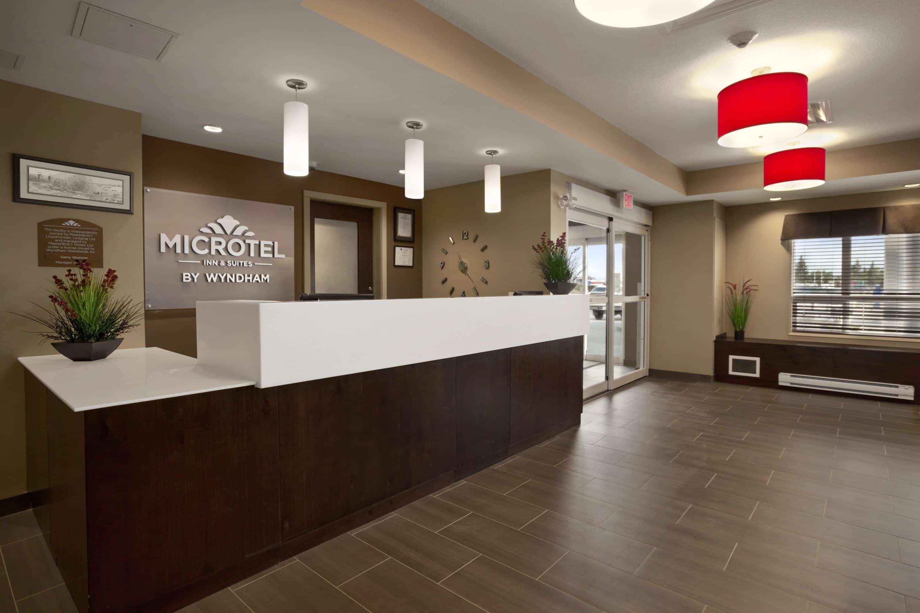 Microtel Inn & Suites By Wyndham Lloydminster Exterior foto